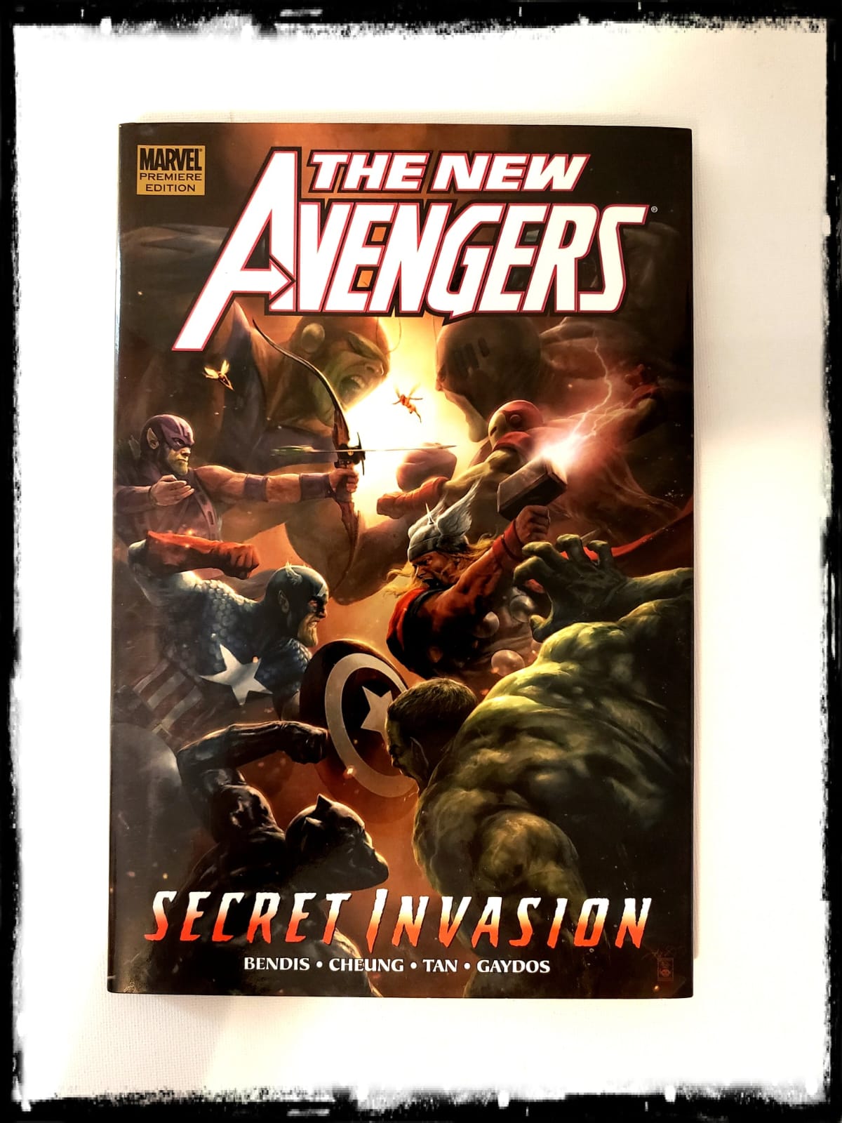 The New Avengers Vol. 9: Secret Invasion Book 2 Hardcover (Marvel Premiere Edition)