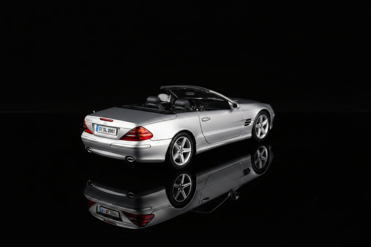 Maisto 1:18 scale  2001 Mercedes-Benz SL-Class (R230)