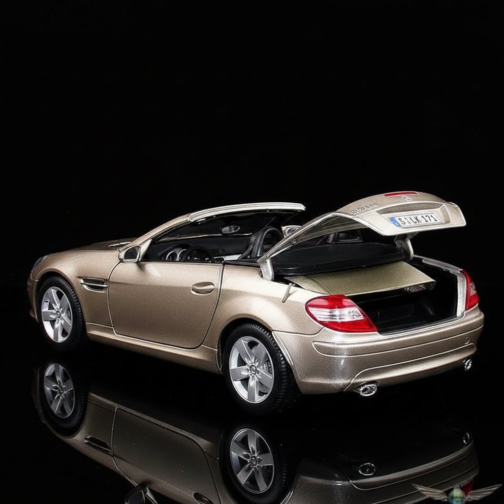 MAISTO 1:18 SCALE VINTAGE  Mercedes-Benz SLK-Class (R171} MADE IN THAILAND